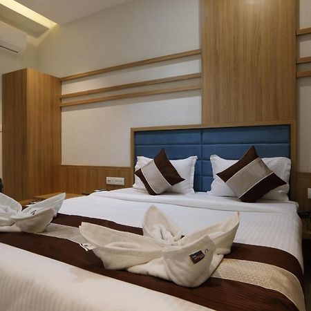 Hotel Decent Unjha Экстерьер фото