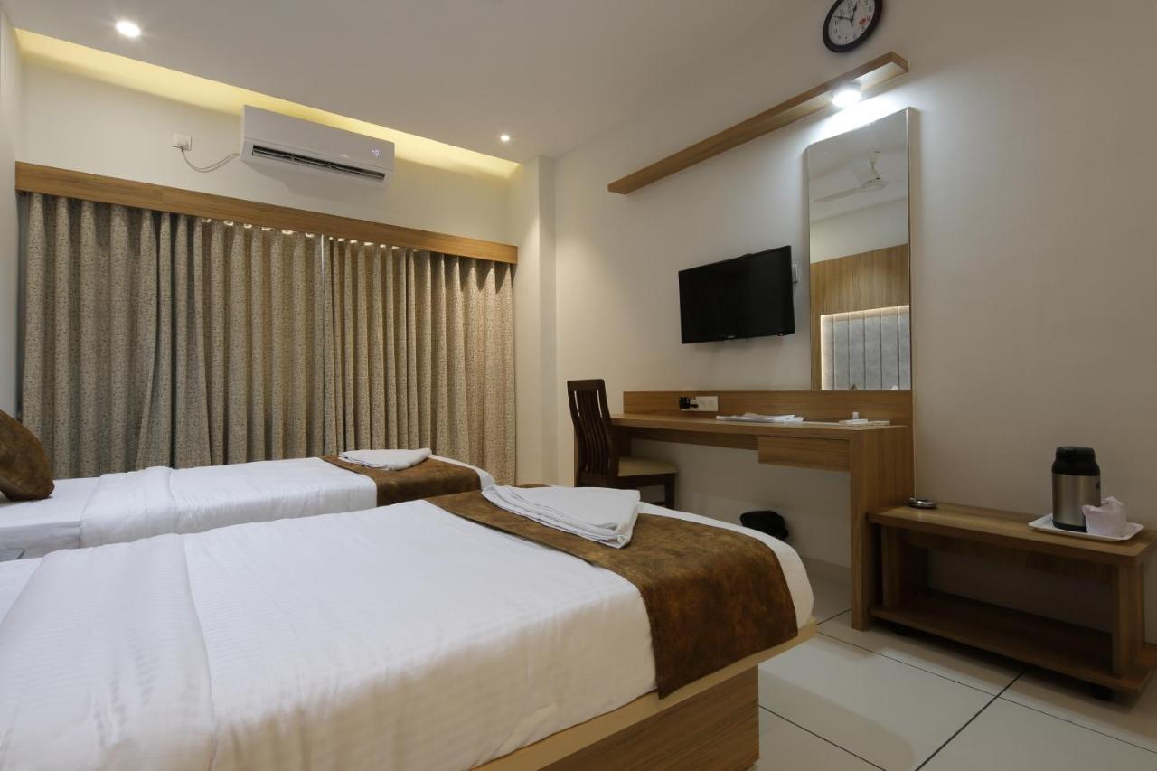 Hotel Decent Unjha Экстерьер фото