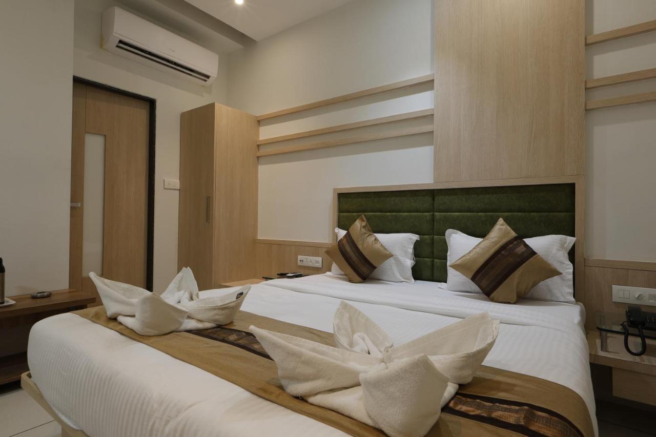 Hotel Decent Unjha Экстерьер фото