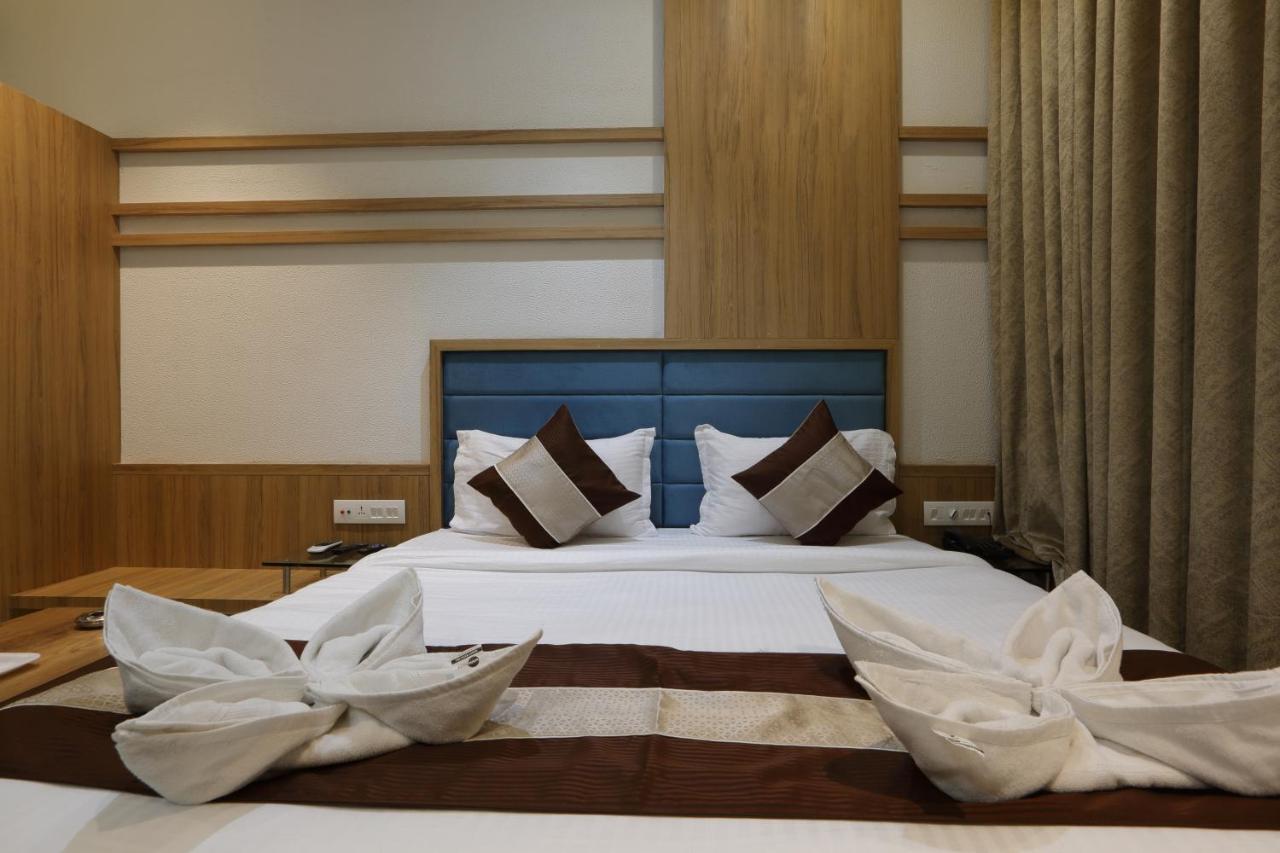 Hotel Decent Unjha Экстерьер фото