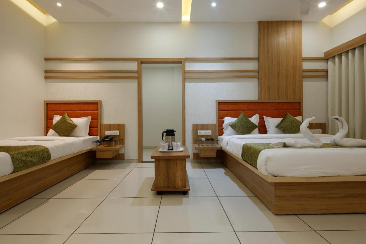 Hotel Decent Unjha Экстерьер фото