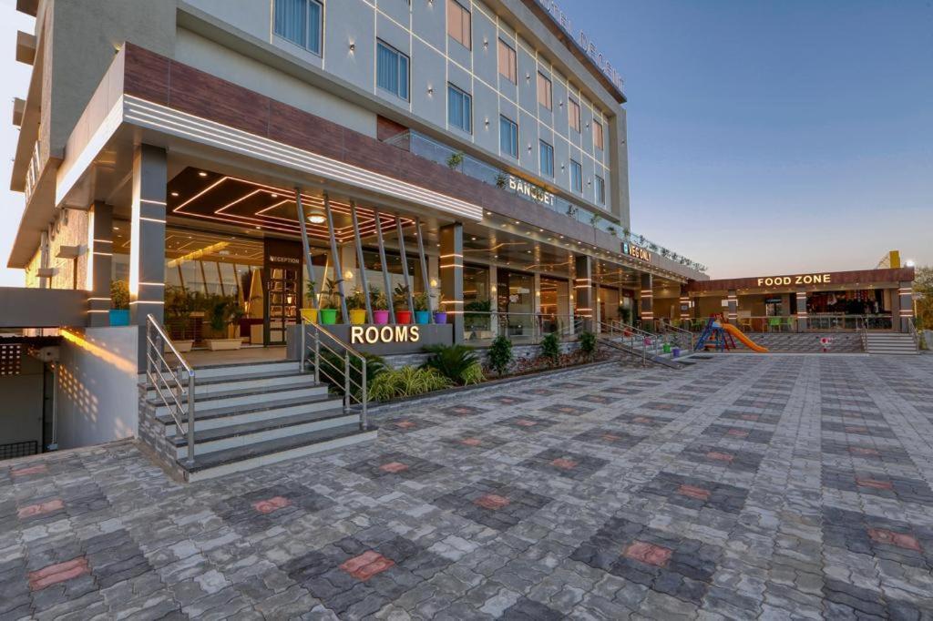Hotel Decent Unjha Экстерьер фото